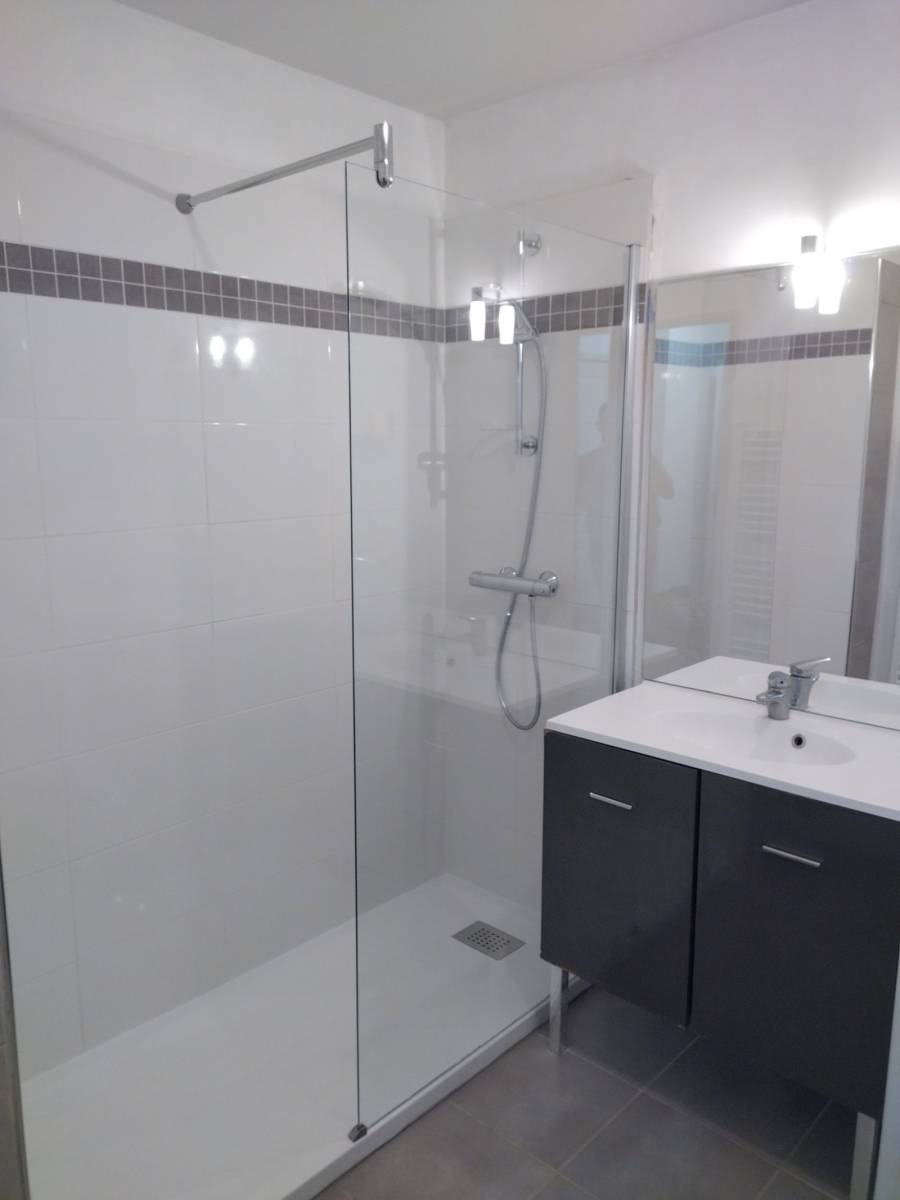 Rénovation de salle de bain : douche italienne, équipements modernes et agencement optimisé à Avignon et Nîmes